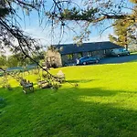 District Romantic Get Away In 1 Acre Gardens Off M6