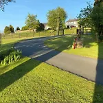 District Romantic Get Away In 1 Acre Gardens Off M6 *