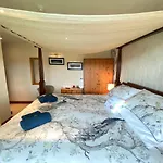 District Romantic Get Away In 1 Acre Gardens Off M6 *