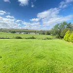 District Romantic Get Away In 1 Acre Gardens Off M6