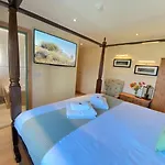 Nyaraló District Romantic Get Away In 1 Acre Gardens Off M6 Penrith