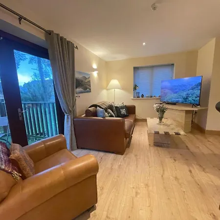 Nyaraló District Romantic Get Away In 1 Acre Gardens Off M6