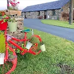 District Romantic Get Away In 1 Acre Gardens Off M6 *