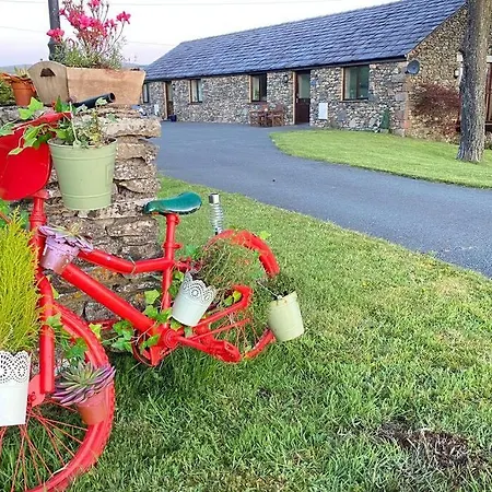 District Romantic Get Away In 1 Acre Gardens Off M6 *