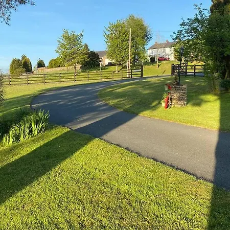 District Romantic Get Away In 1 Acre Gardens Off M6 *