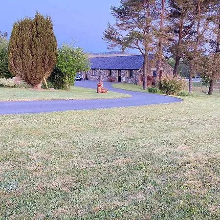 District Romantic Get Away In 1 Acre Gardens Off M6 *