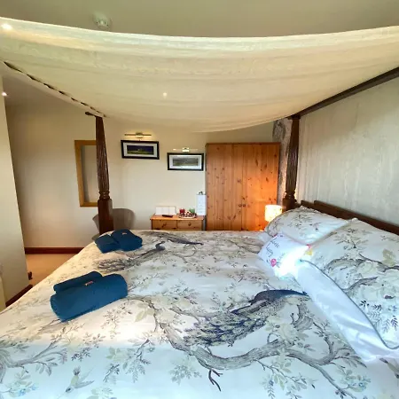 District Romantic Get Away In 1 Acre Gardens Off M6 *