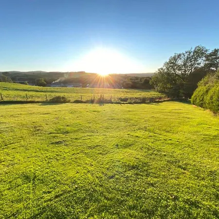 District Romantic Get Away In 1 Acre Gardens Off M6 Holiday home