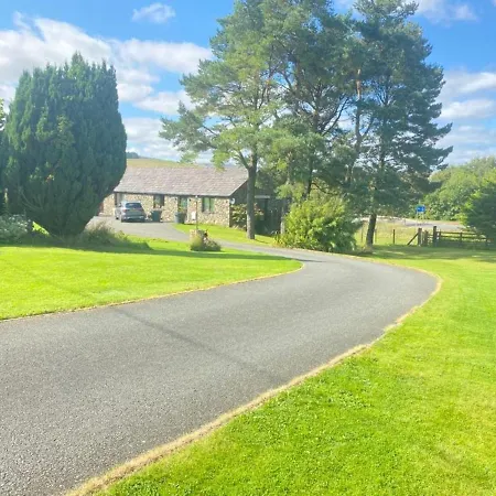 District Romantic Get Away In 1 Acre Gardens Off M6 *