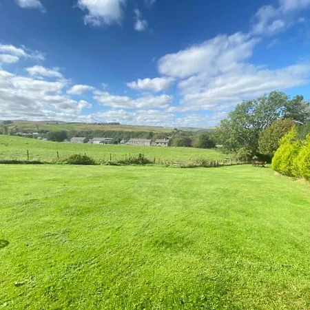 District Romantic Get Away In 1 Acre Gardens Off M6