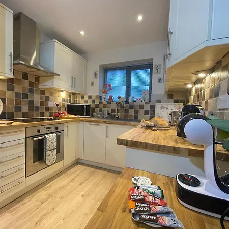 District Romantic Get Away In 1 Acre Gardens Off M6 Holiday home *