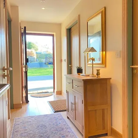 District Romantic Get Away In 1 Acre Gardens Off M6 *