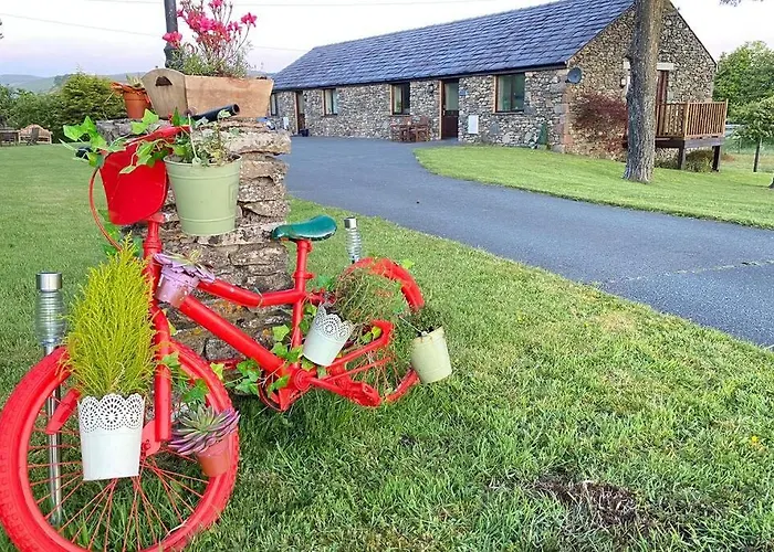 District Romantic Get Away In 1 Acre Gardens Off M6 *