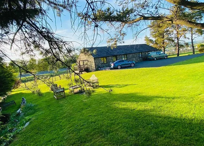 District Romantic Get Away In 1 Acre Gardens Off M6