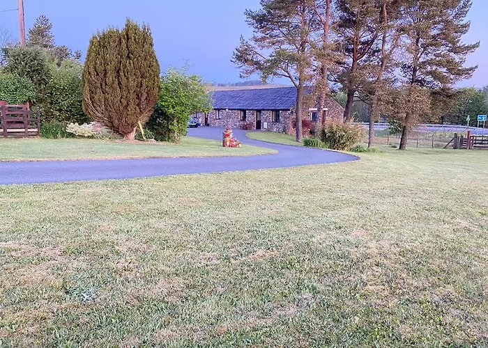 District Romantic Get Away In 1 Acre Gardens Off M6 *