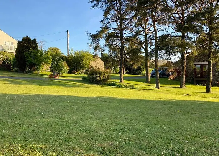District Romantic Get Away In 1 Acre Gardens Off M6 Holiday home