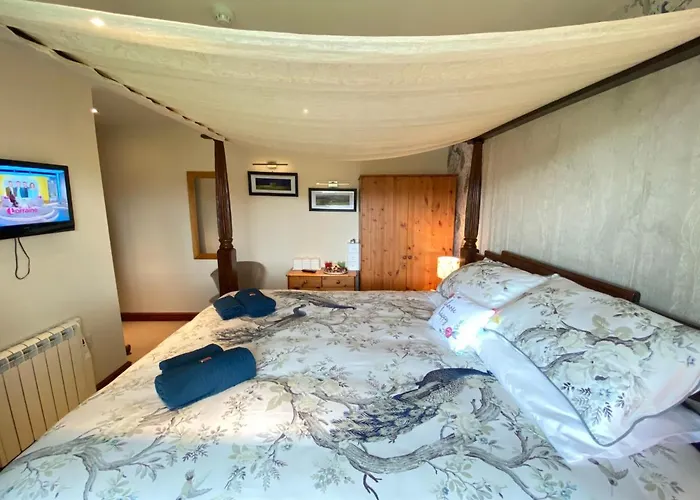 District Romantic Get Away In 1 Acre Gardens Off M6 *