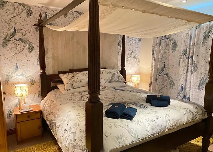 Holiday home District Romantic Get Away In 1 Acre Gardens Off M6 *