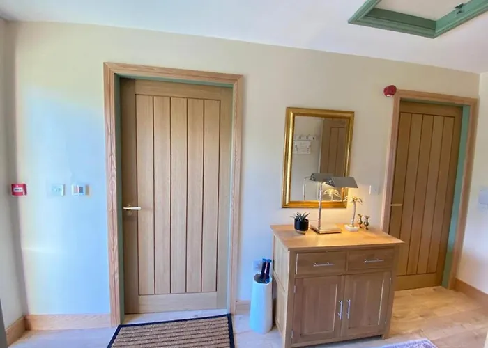 District Romantic Get Away In 1 Acre Gardens Off M6