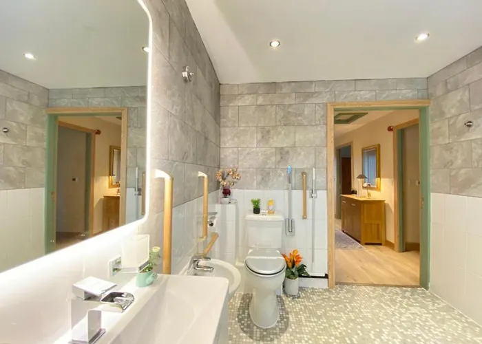 District Romantic Get Away In 1 Acre Gardens Off M6 *