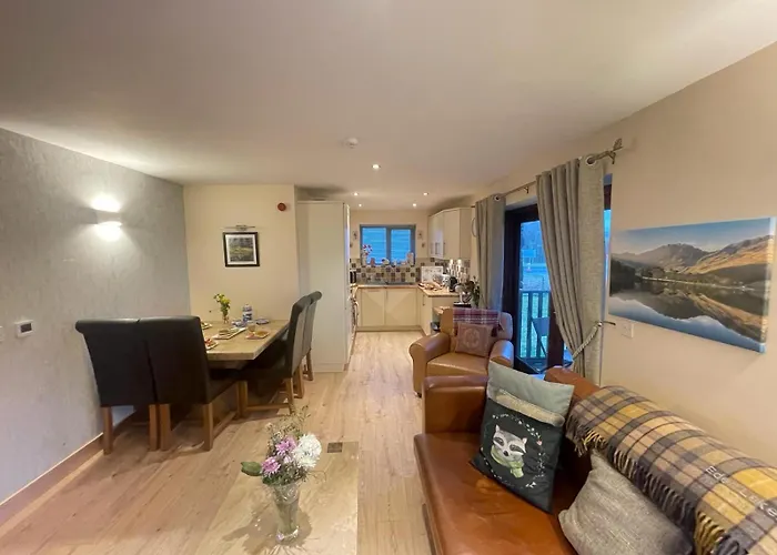 Holiday home District Romantic Get Away In 1 Acre Gardens Off M6 *