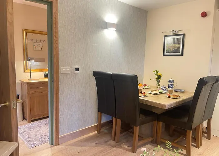 Holiday home District Romantic Get Away In 1 Acre Gardens Off M6 *