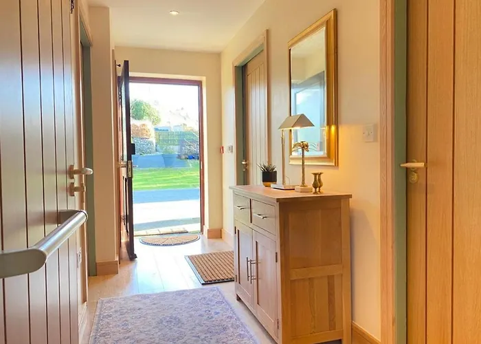 District Romantic Get Away In 1 Acre Gardens Off M6 *