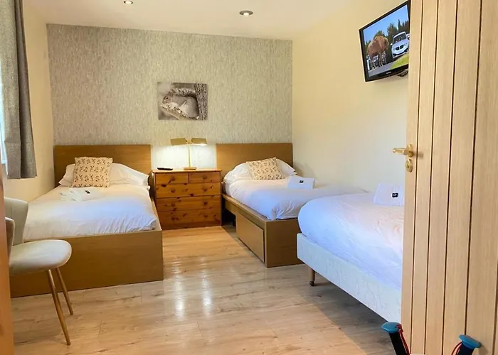 District Romantic Get Away In 1 Acre Gardens Off M6 Feriehus *