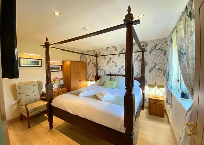 District Romantic Get Away In 1 Acre Gardens Off M6 *