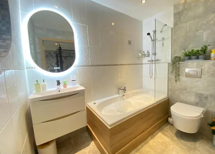 District Romantic Get Away In 1 Acre Gardens Off M6 Holiday home Penrith