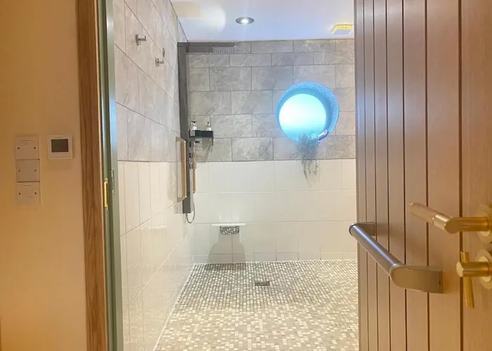 Feriehus District Romantic Get Away In 1 Acre Gardens Off M6 *